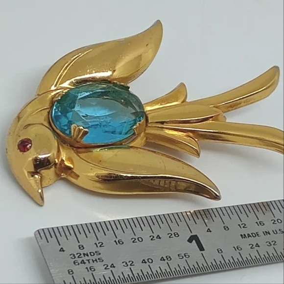 * vintage Coro Pegasus signed blue stone gold tone bird pin brooch - Picture 2 of 7